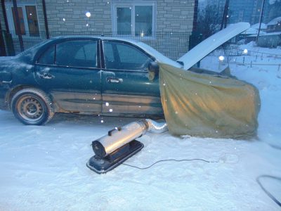 отогревание замерзшего автомобиля тепловой пушкой в Барнауле